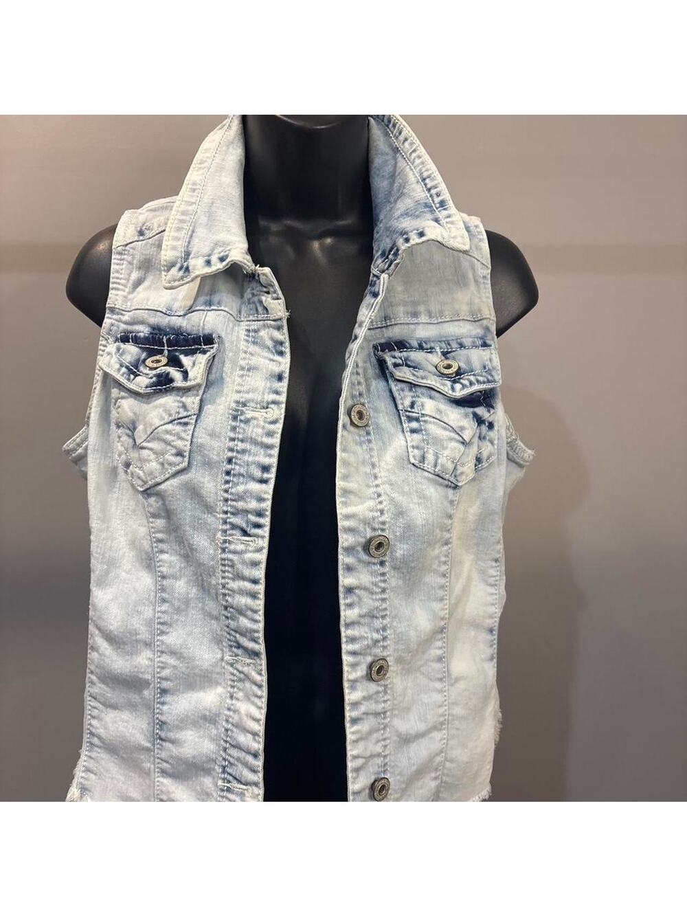 Maurice's Acid Washed Denim Frayed Edge Button up Vest Size Medium